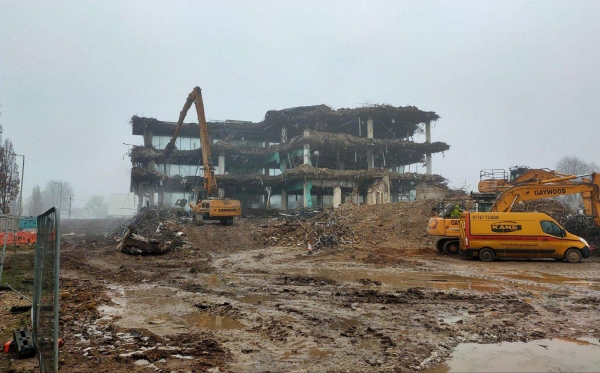 Demolition of Roche building, 29 Broadwater Road