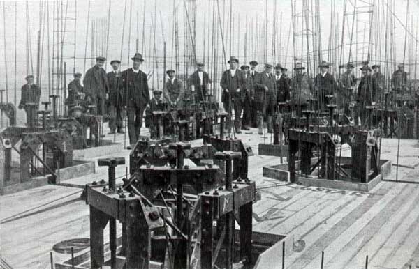 Peter Lind & Company photo showing jacks for climbing shuttering